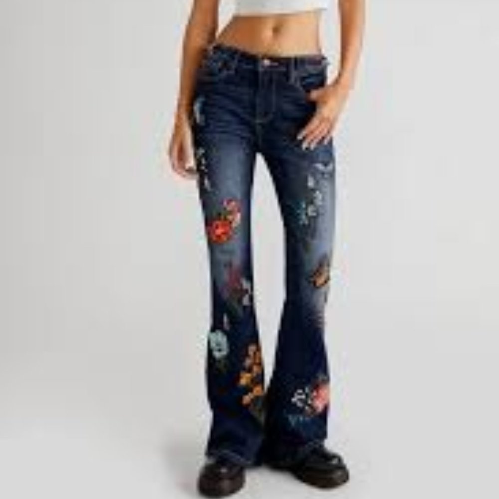 Free People Driftwood garden embroidered flare jeans 26 waist 34 inseam